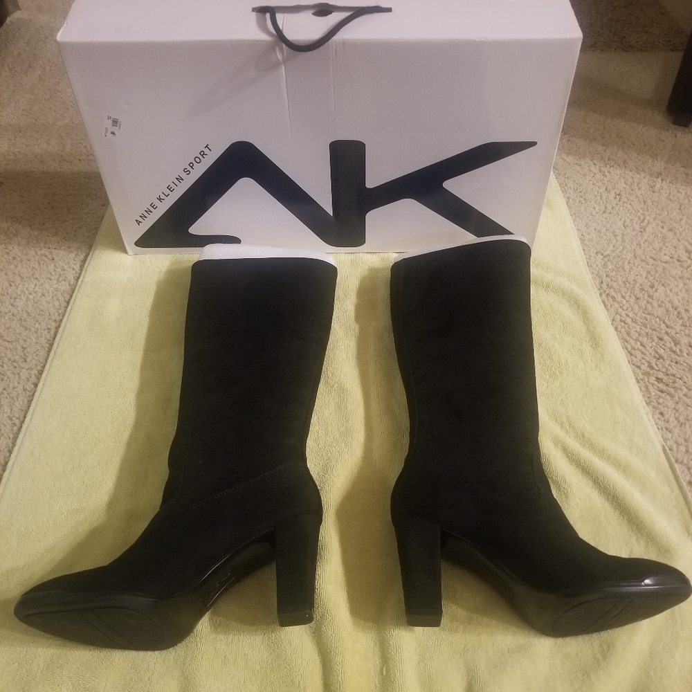 Suede boots